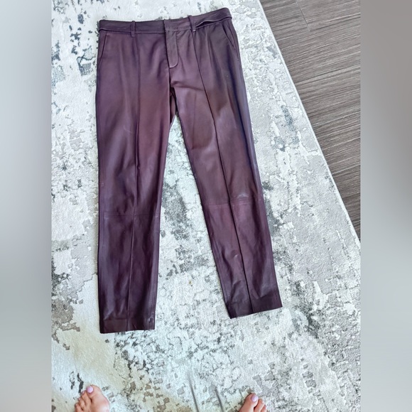 Very nice Vince leather cropped pants.